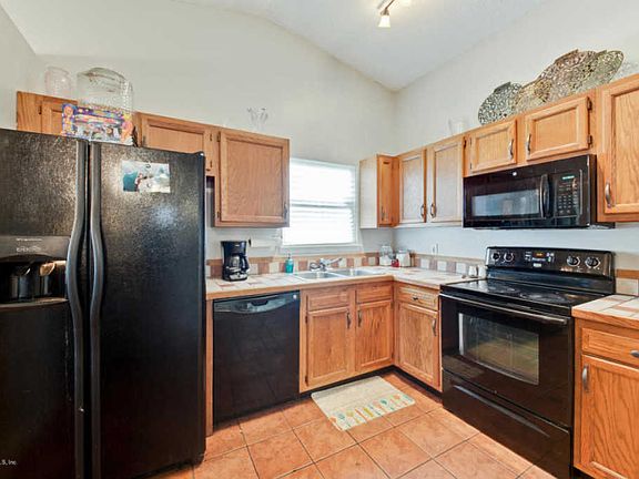 5th image of 8565 Moss Pointe Trl N