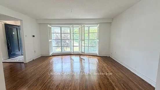 465 Hounslow Ave — Photo 7