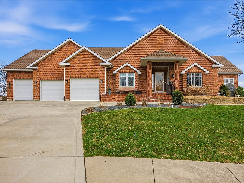 1st image of 809 NE Vail Ct