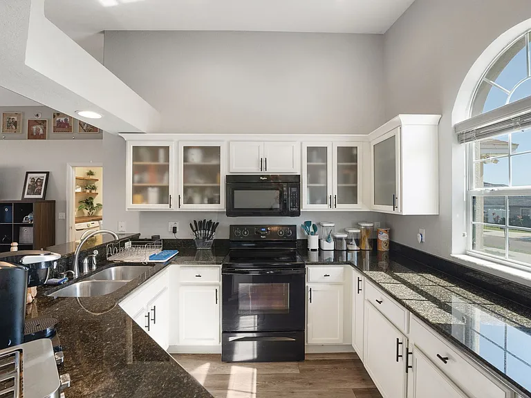 518 Highland Meadows St — Photo 9