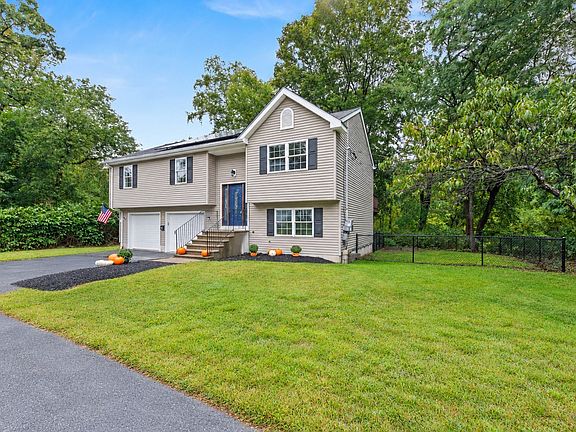 2nd image of 15 Tory Fort Ln
