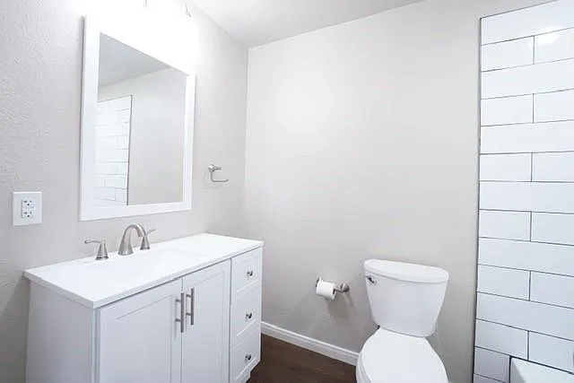 814 E Houston St — Photo 14