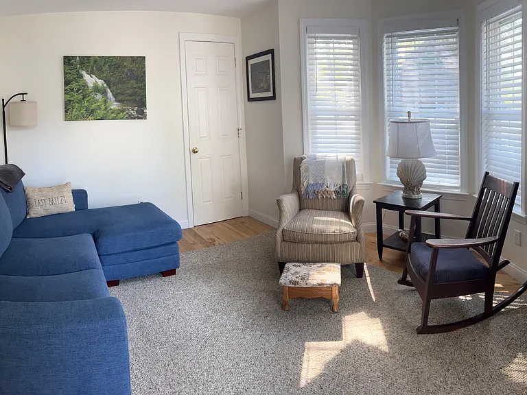 11 Hampton Ave — Photo 9