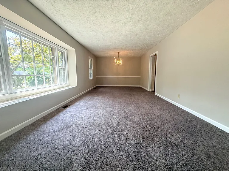 1525 Trevino Dr — Photo 3