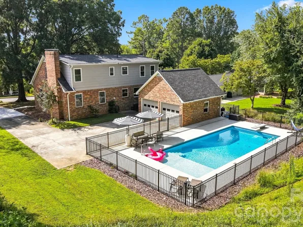703 Wilmore St NE, Lenoir, NC 28645