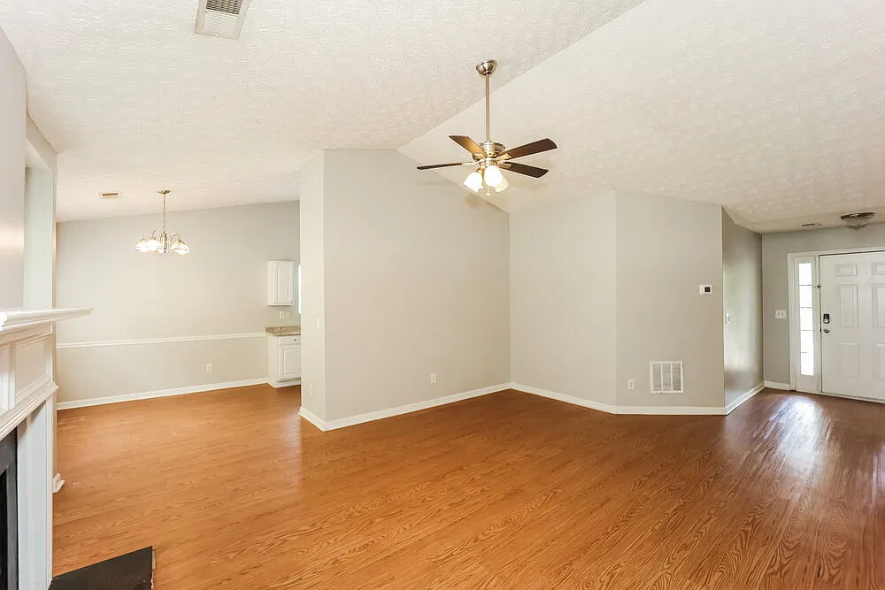 3 bed, 2.0 bath, 1278 sqft, $1,755 — Photo 4