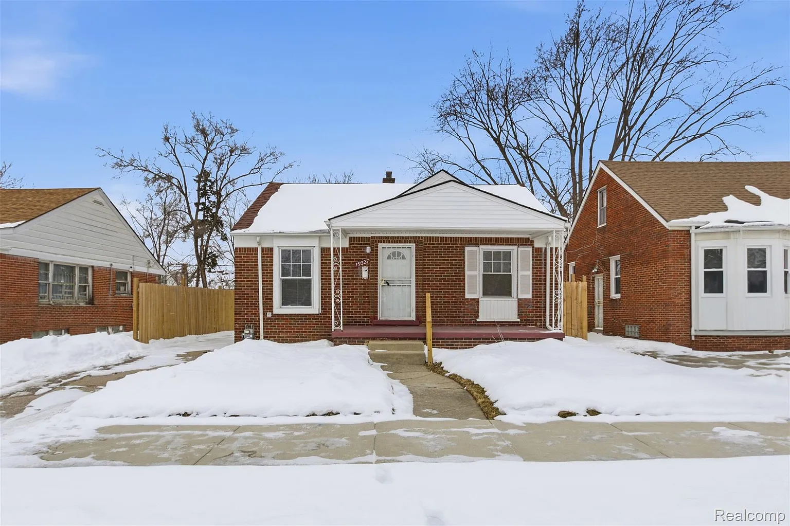 19327 Sunset St photo 1
