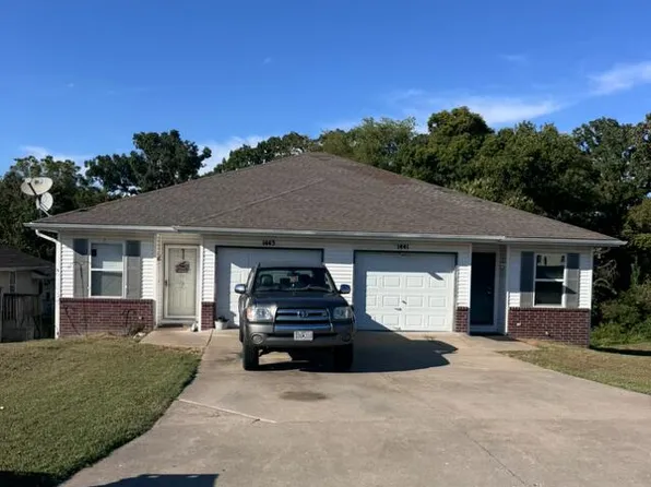 1443 W Rainey Street, Ozark, MO 65721
