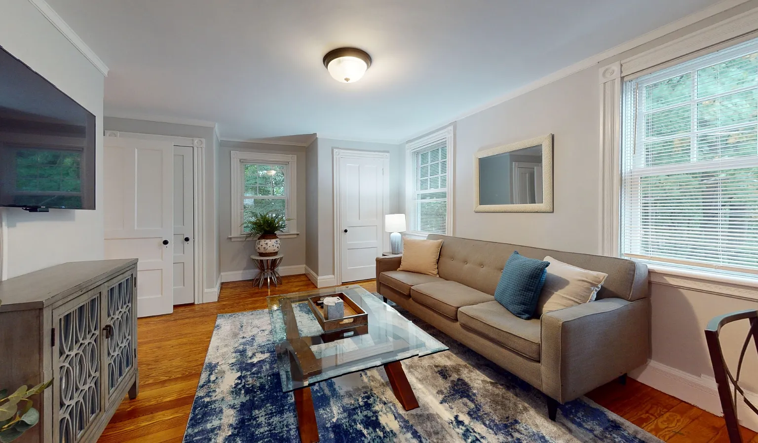 3 bed, $6,480 — Photo 1