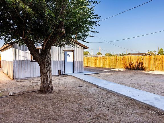 4th image of 6618 Inyokern Rd
