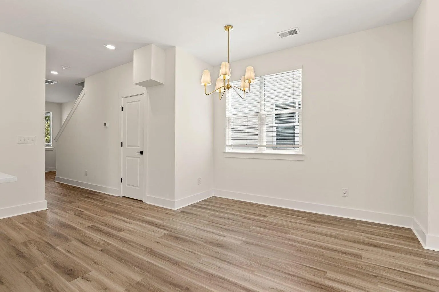 4 bed, 2.5 bath, 1800 sqft, $2,275 — Photo 4