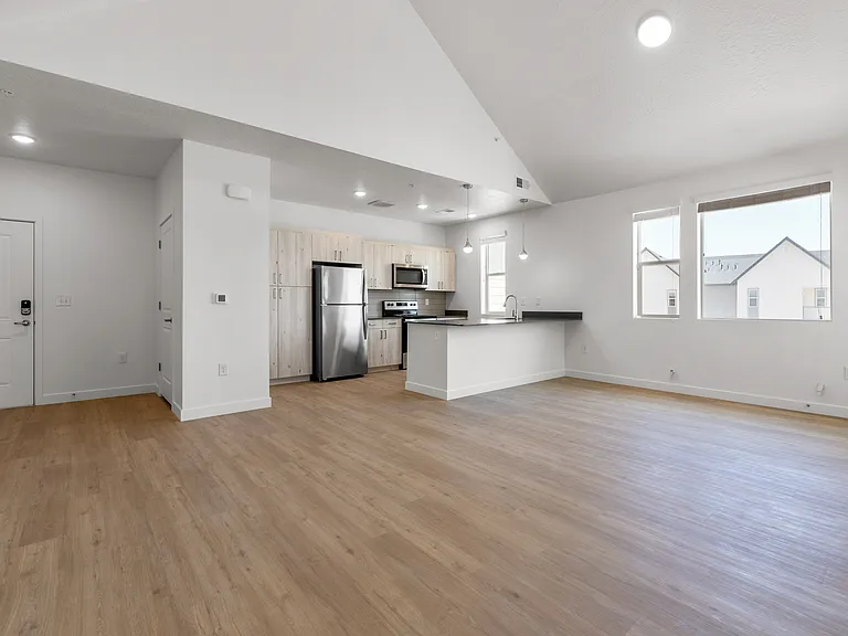 The Kelton Apartments — Photo 24