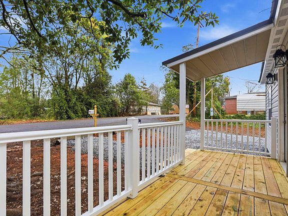 2nd image of 1403 Revere St