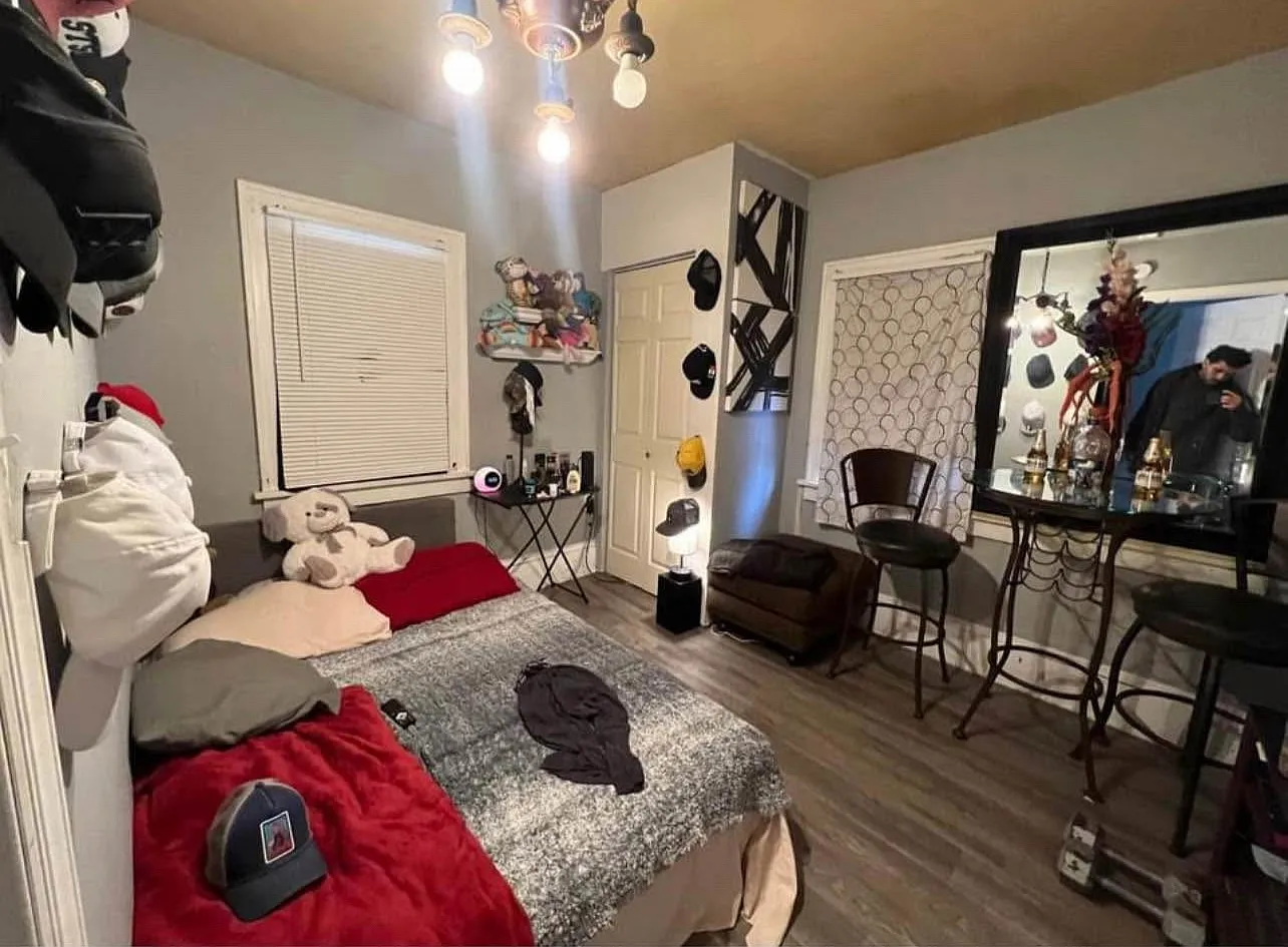 2 bed, 1109 sqft, $1,999 — Photo 3