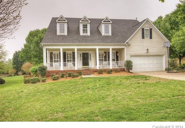 1st image of 123 Chaucer Ln
