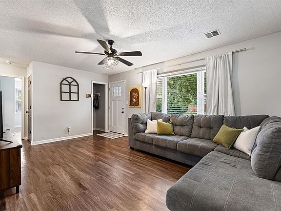 4th image of 2541 Highland Dr