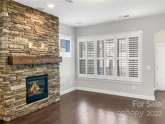 5th image of 4237 Courtly Ln
