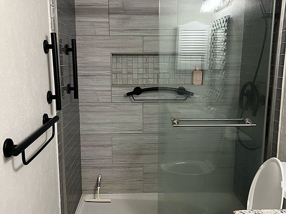 5th image of 3105 San Jacinto St