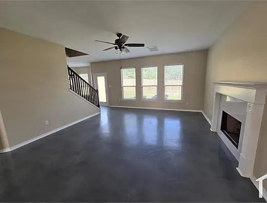 4 bed, 2501 sqft, $2,700 — Photo 4