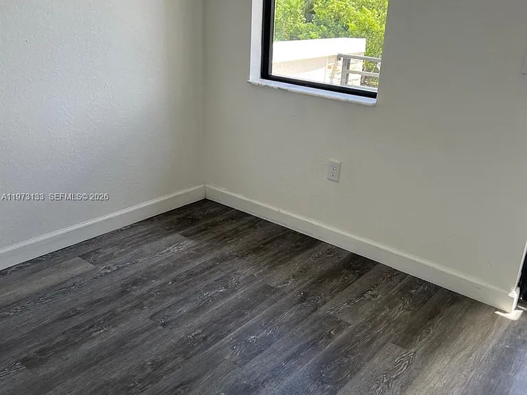 20564 NE 5th Pl — Photo 29