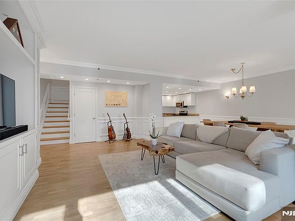 2nd image of 2 Constitution Ct APT 106
