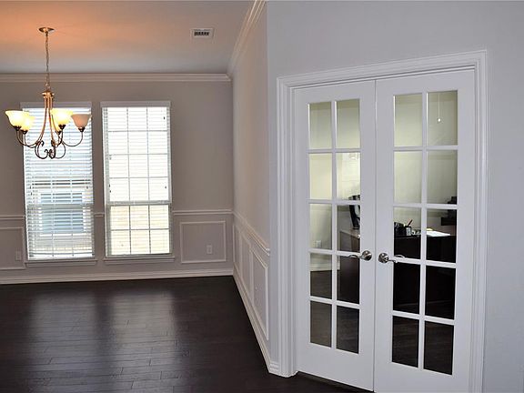 5th image of 705 Camden Ct