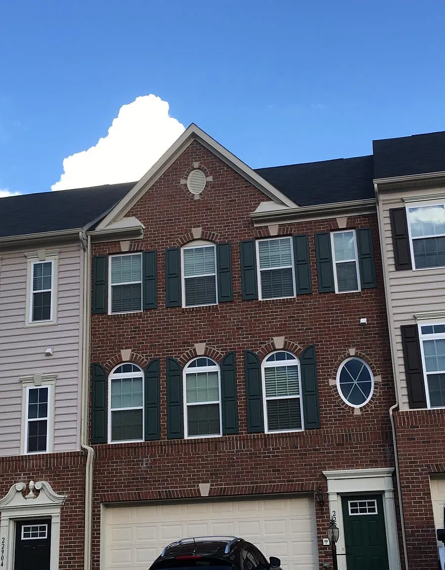 4 bed, 2.5 bath, 2300 sqft, $990 — Photo 1