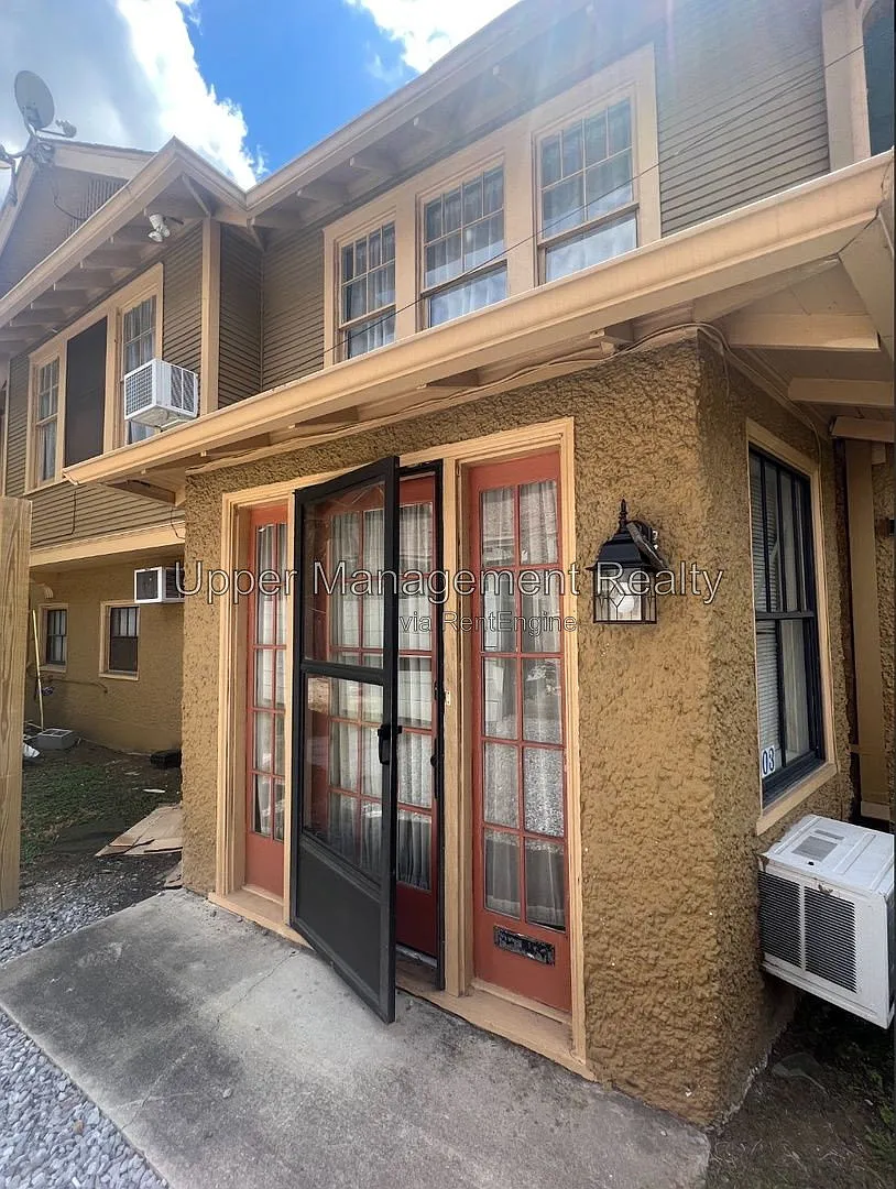 3 bed, 3.0 bath, $2,400 — Photo 1