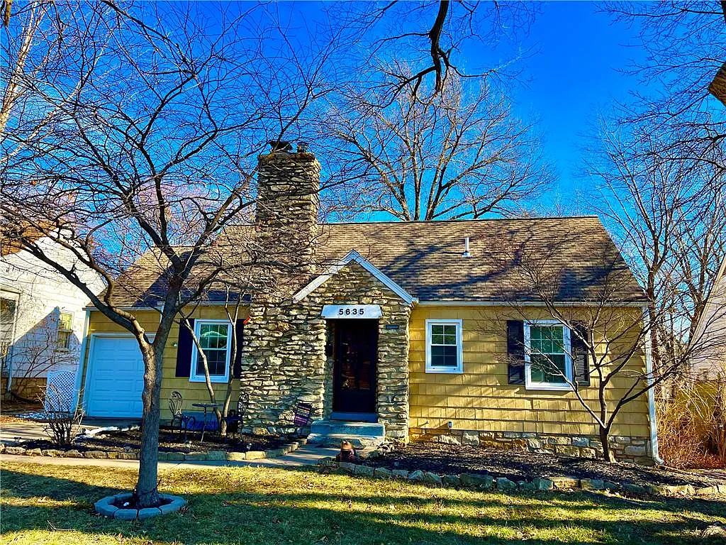 3 bed, 1224 sqft, $2,400 — Photo 2