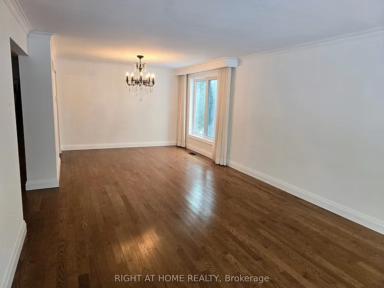 7 Foursome Cres — Photo 2