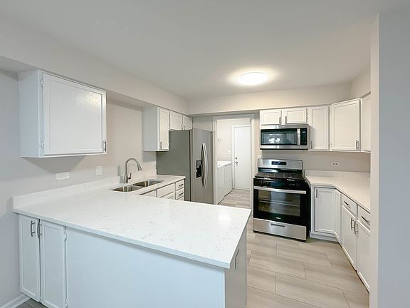 3rd image of 822 Thornwood Dr