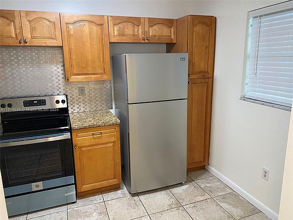 4th image of 16750 NE 10th Ave APT 303