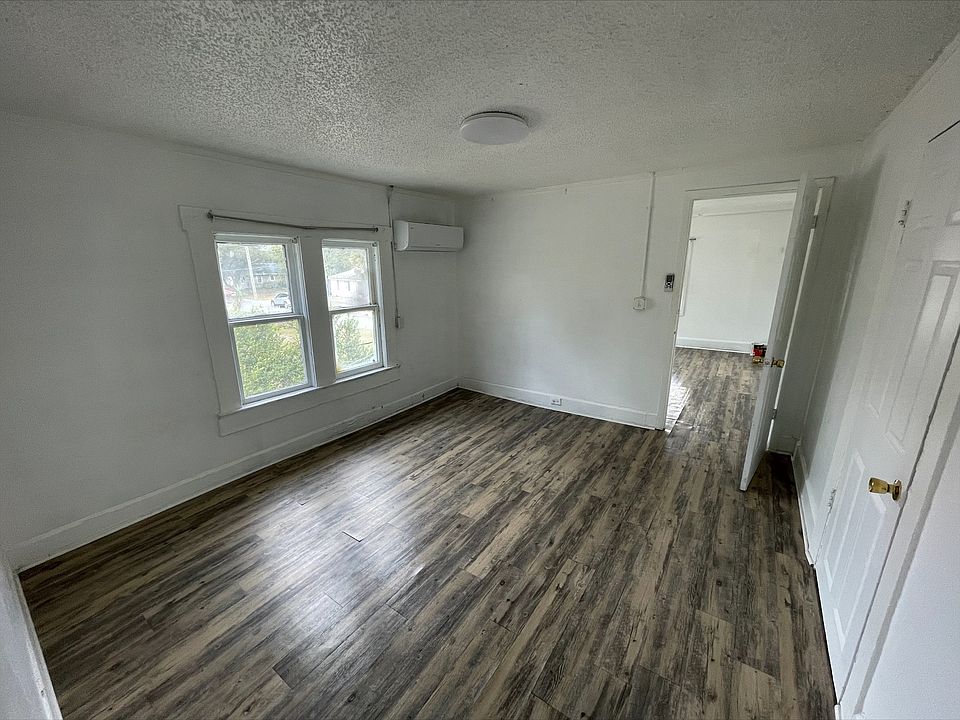 1st image of 602 W Emma St #4