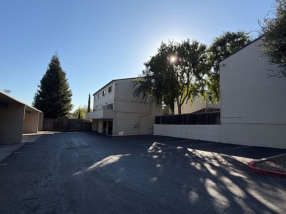 2nd image of 415 N Chorro St #5