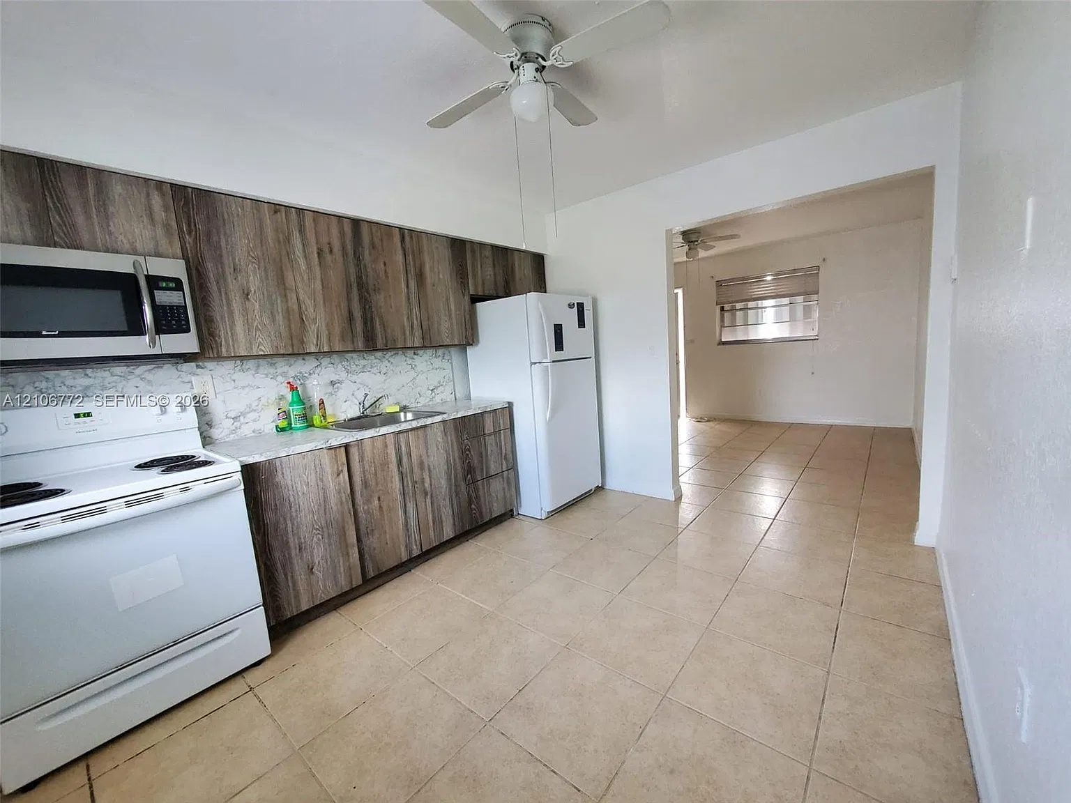 Poinciana At First Condo — Photo 1