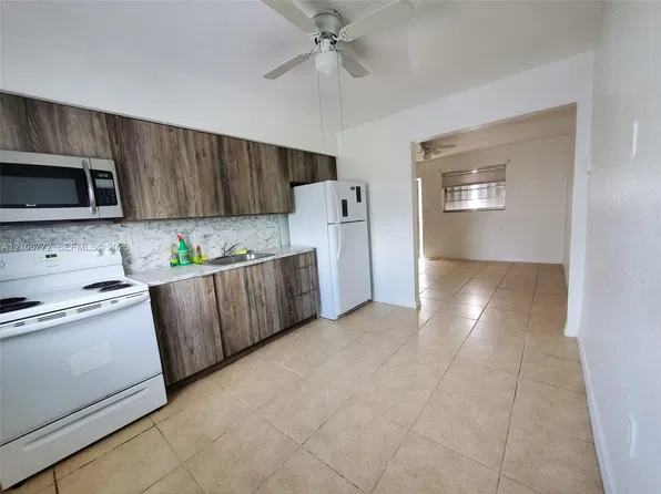 1644 NW 1st St APT 5, Miami, FL 33125