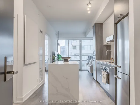 11 Lillian St, Toronto, ON