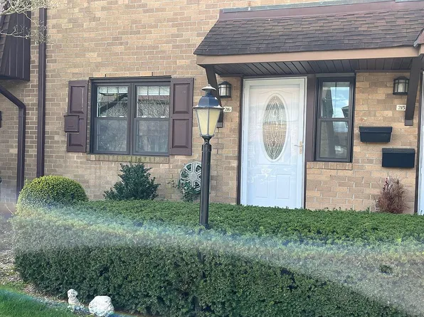 216 Mariners Way, Copiague, NY 11726