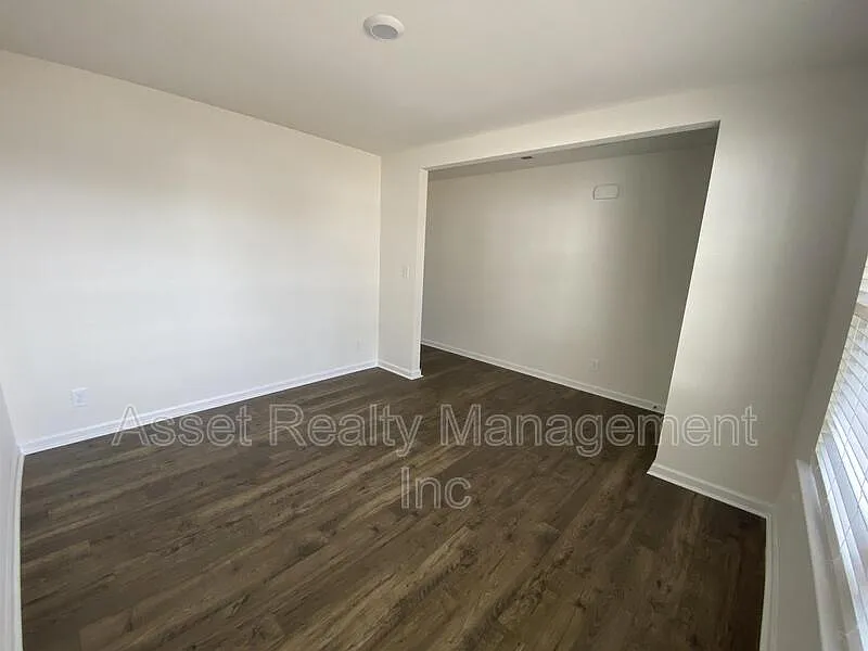 4 bed, 2.5 bath, 1991 sqft, $2,195 — Photo 2