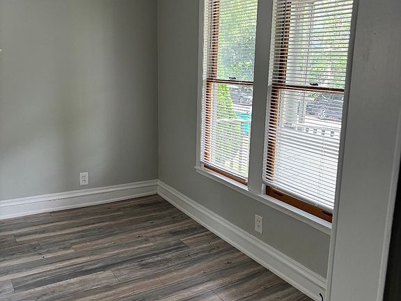 3rd image of 823 Ashland Ave #1