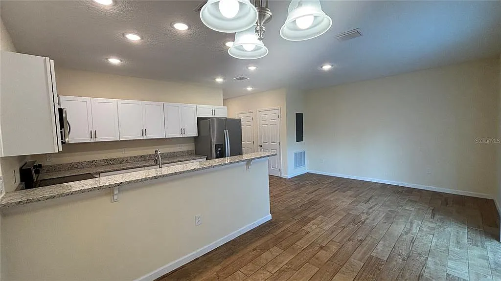 3 bed, 3.0 bath, 1428 sqft, $1,695 — Photo 4