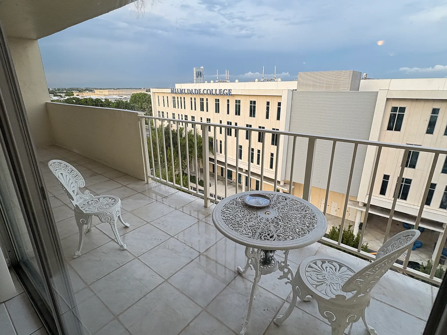 2 bed, 1006 sqft, $2,000 — Photo 4