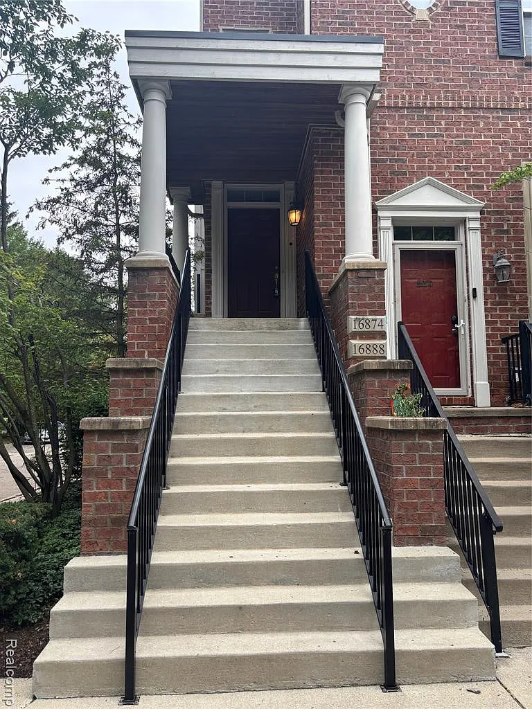 3 bed, 2.5 bath, 1735 sqft, $2,000 — Photo 1