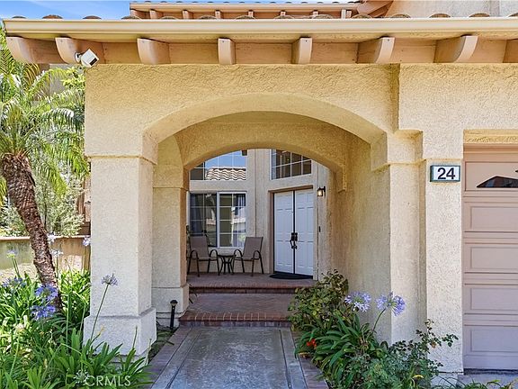 3rd image of 24 Calabria Ln