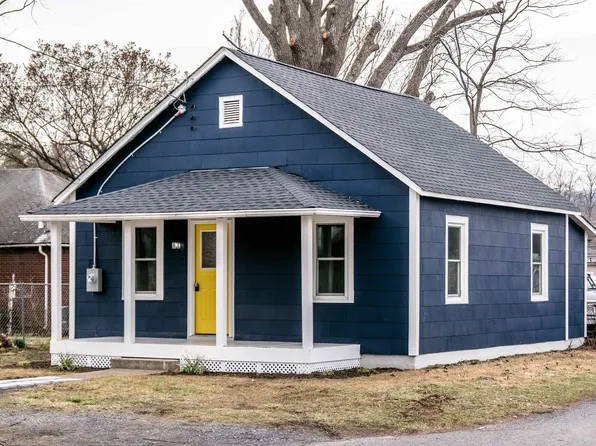 336 5th St, Waynesboro, VA 22980