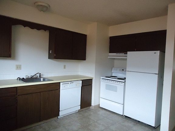 2nd image of 3050 Maryland St APT 12