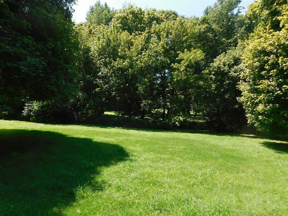 2nd image of 942 Calvert Dr