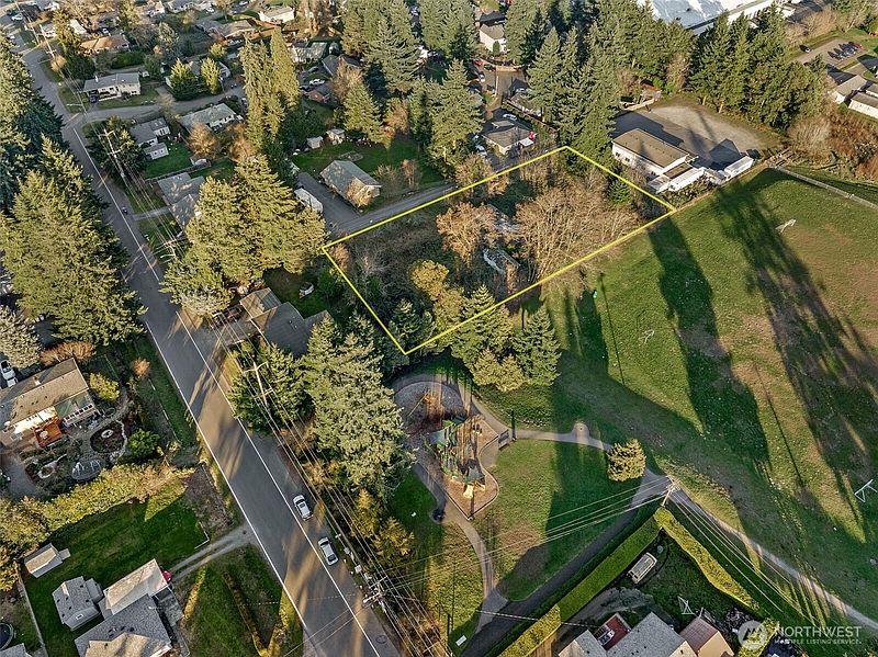 5th image of 18330 4th Avenue S