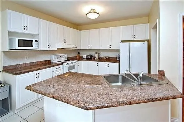33 Golden Oak Ave — Photo 6