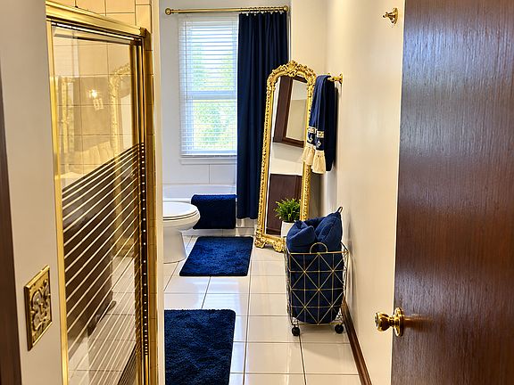 5th image of 15025 Loomis Ave